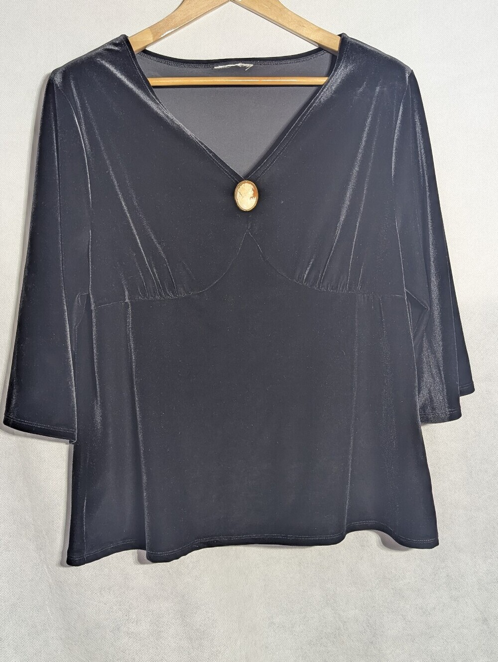 Coldwater Creek Black Slinky Knit Cameo Brooch Top Empire Waist 3/4 Sleeve Sz L